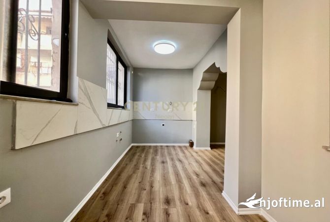 Shtepi ne shitje Apartament ne Tirane, 2+1, Mobilimi Bosh, pa mobiluar, Pagesa 1,870,000  Euro.