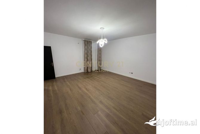 Shtepi ne shitje Apartament ne Tirane, 1+1, Mobilimi E mobiluar, Pagesa 95,000  Euro.