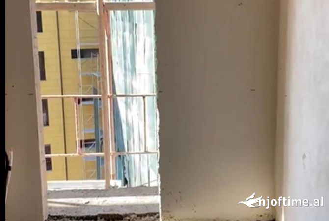 Shtepi ne shitje Apartament ne Tirane, 2+1, Mobilimi Bosh, pa mobiluar, Pagesa 240,000  Euro.