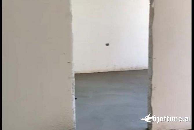 Shtepi ne shitje Apartament ne Tirane, 2+1, Mobilimi Bosh, pa mobiluar, Pagesa 240,000  Euro.