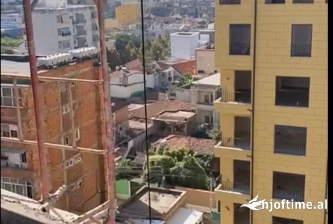 Shtepi ne shitje Apartament ne Tirane, 2+1, Mobilimi Bosh, pa mobiluar, Pagesa 240,000  Euro.