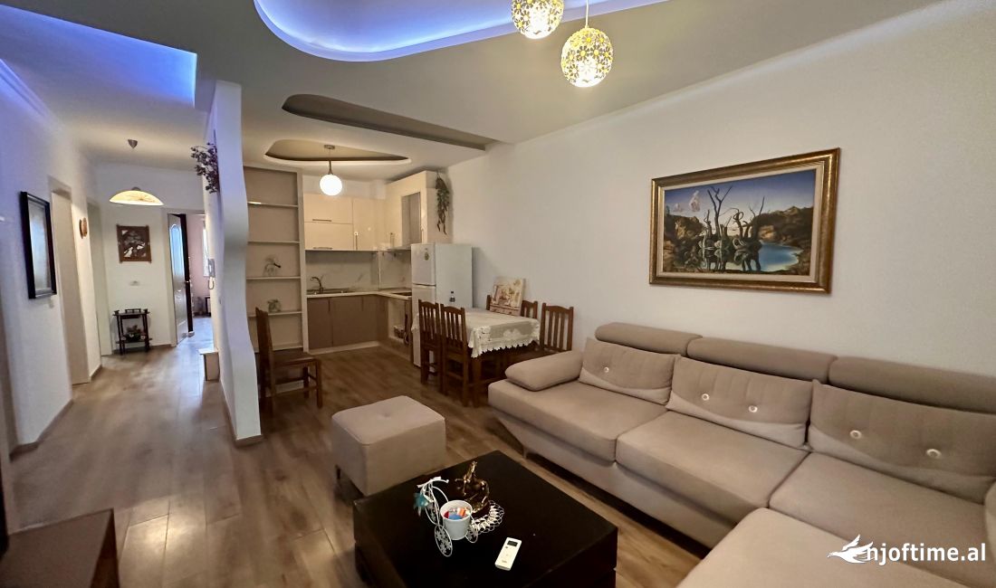 Shtepi me qera Apartament ne Tirane, 2+1, Mobilimi E mobiluar, Pagesa 600  Euro.