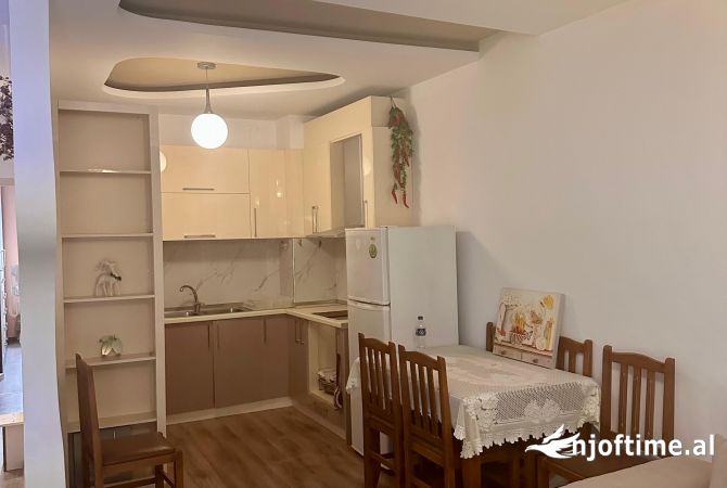 Shtepi me qera Apartament ne Tirane, 2+1, Mobilimi E mobiluar, Pagesa 600  Euro.