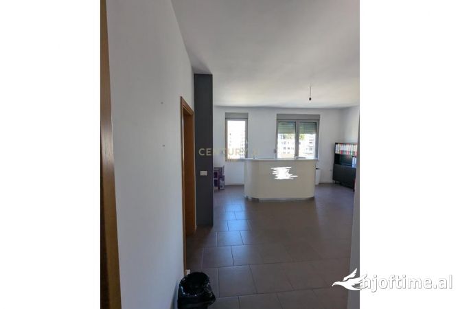 Shtepi me qera 2+1 ne Tirane - 800 Euro