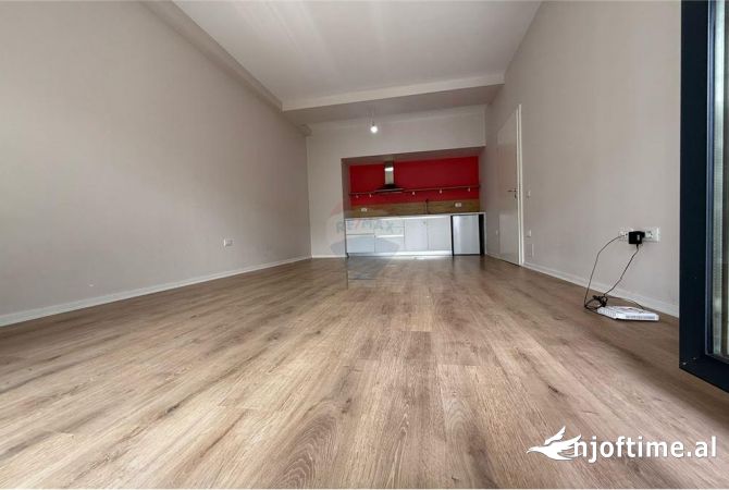 Shtepi ne shitje Apartament ne Tirane, 2+1, Mobilimi Pjeserisht e mobiluar, Pagesa 190,000  Euro.