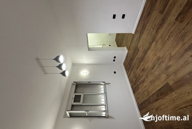 Ambient biznesi me qera 3+1 ne Tirane - 35,000 Leke