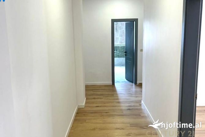 Ambient biznesi me qera 3+1 ne Tirane - 1,200 Euro