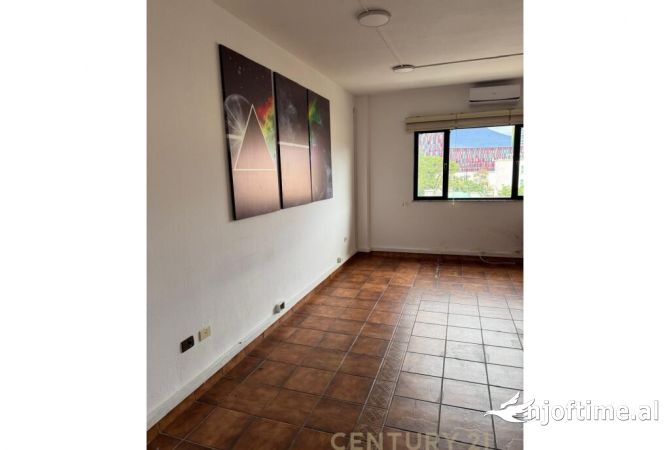 Ambient biznesi me qera 3+1 ne Tirane - 750 Euro