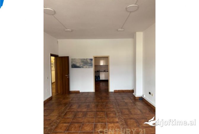 Ambient biznesi me qera 3+1 ne Tirane - 750 Euro