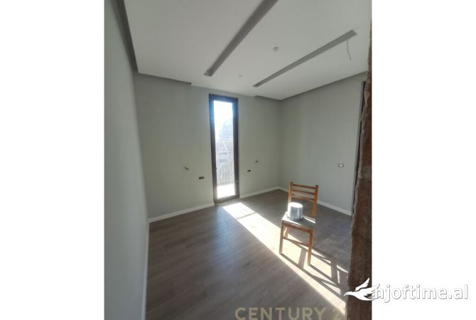 Ambient biznesi me qera 3+1 ne Tirane - 1,600 Euro