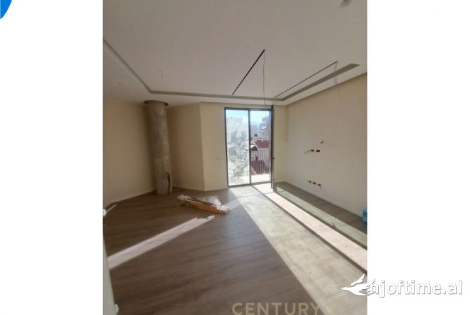 Ambient biznesi me qera 3+1 ne Tirane - 1,600 Euro
