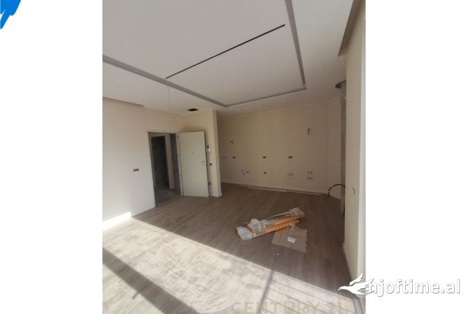 Ambient biznesi me qera 3+1 ne Tirane - 1,600 Euro