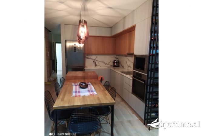 Shtepi me qera 2+1 ne Tirane - 700 Euro