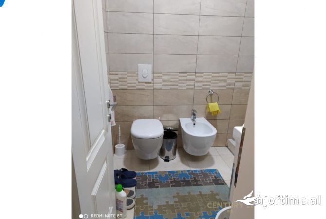 Shtepi me qera Apartament ne Tirane, 2+1, Mobilimi E mobiluar, Pagesa 700  Euro.