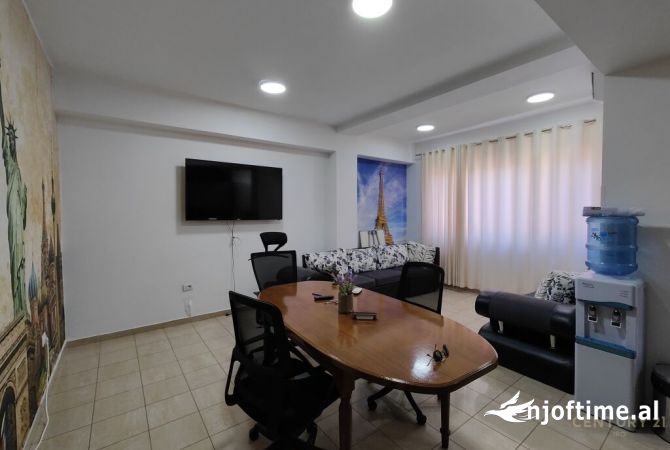 Ambient biznesi me qera 3+1 ne Tirane - 1,200 Euro