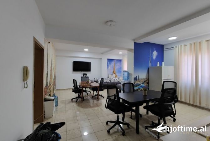 Ambient biznesi me qera 3+1 ne Tirane - 1,200 Euro