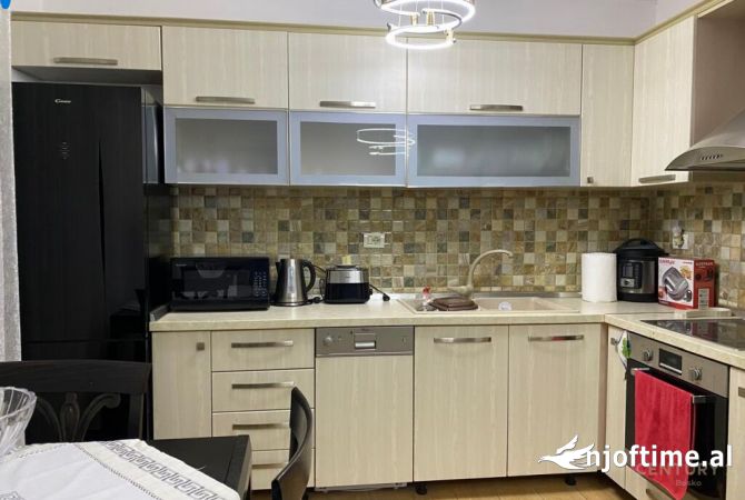 Shtepi me qera 3+1 ne Tirane - 800 Euro