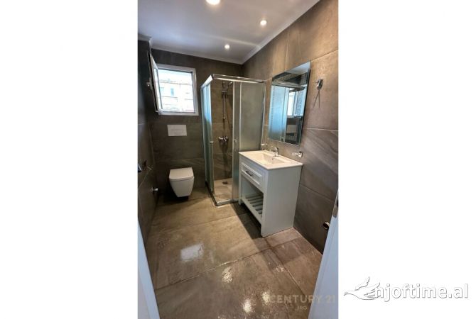 Shtepi ne shitje Apartament ne Tirane, 2+1, Mobilimi Bosh, pa mobiluar, Pagesa 148,000  Euro.