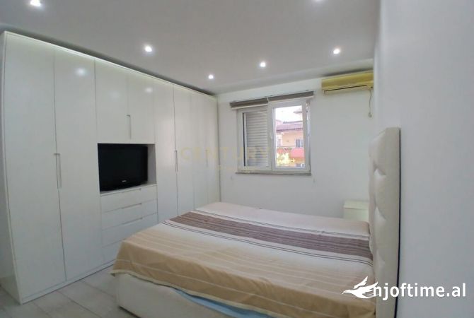 Shtepi ne shitje Apartament ne Tirane, 2+1, Mobilimi Pjeserisht e mobiluar, Pagesa 158,000  Euro.