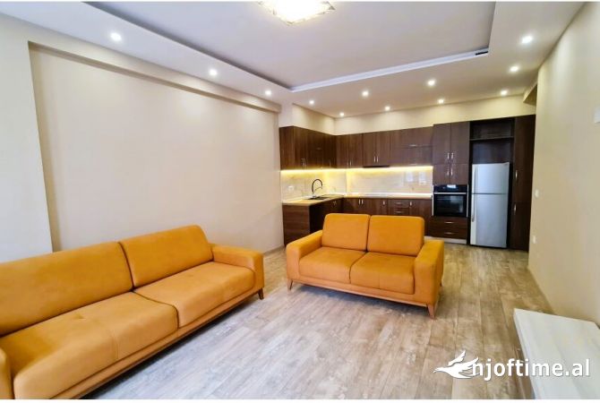 Shtepi me qera 2+1 ne Tirane - 550 Euro