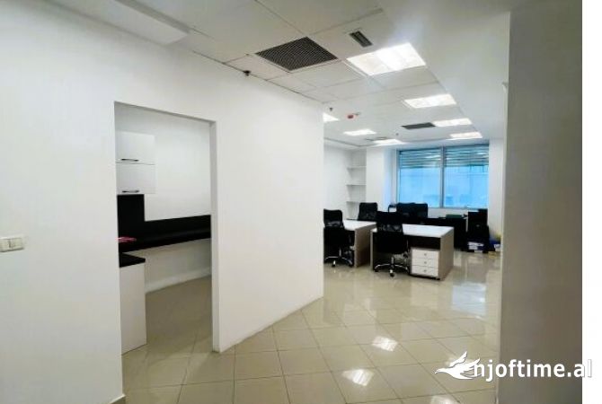 Ambient biznesi me qera 3+1 ne Tirane - 800 Euro