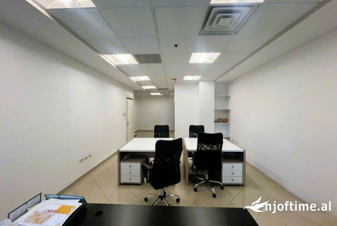 Ambient biznesi me qera 3+1 ne Tirane - 800 Euro