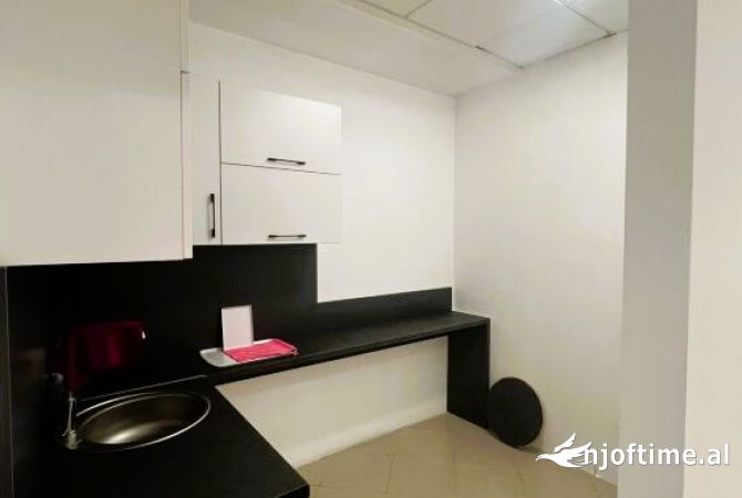 Ambient biznesi me qera 3+1 ne Tirane - 800 Euro