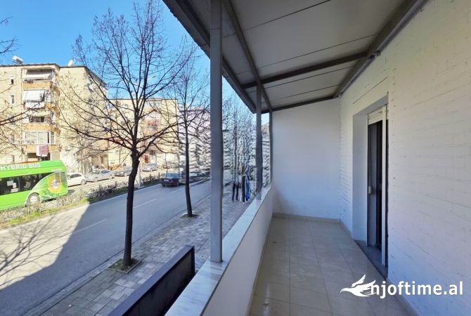 Ambient biznesi me qera 1+1 ne Tirane - 400 Euro