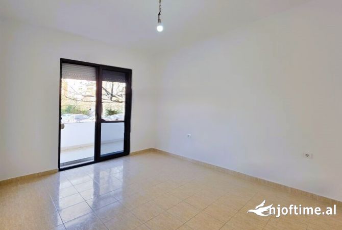 Ambient biznesi me qera 1+1 ne Tirane - 400 Euro