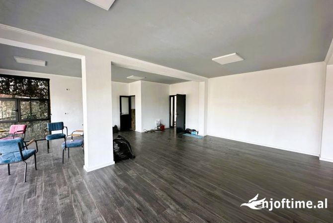 Ambient biznesi me qera 3+1 ne Tirane - 1,000 Euro