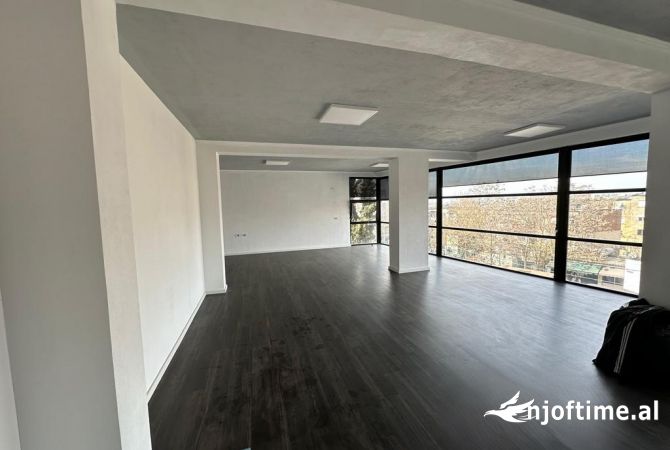 Ambient biznesi me qera 3+1 ne Tirane - 1,000 Euro