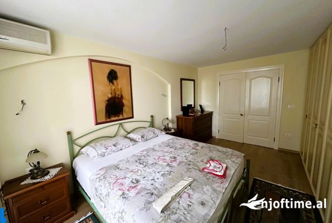 Shtepi ne shitje Apartament ne Tirane, 2+1, Mobilimi E mobiluar, Pagesa 170,000  Euro.