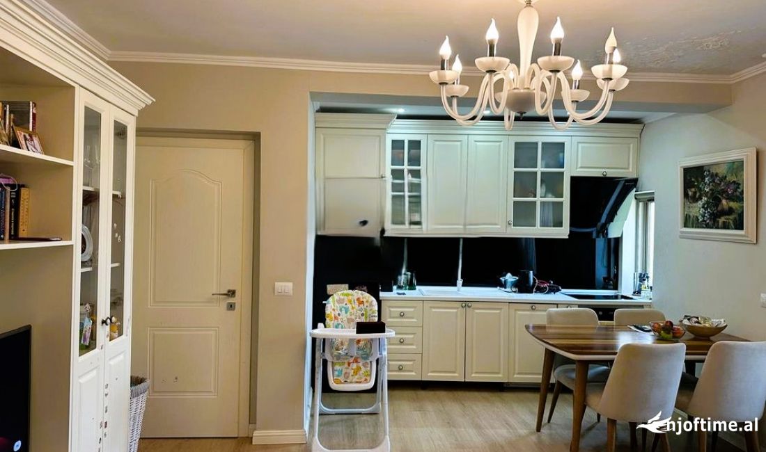 Shtepi me qera Apartament ne Tirane, 2+1, Mobilimi E mobiluar, Pagesa 750  Euro.