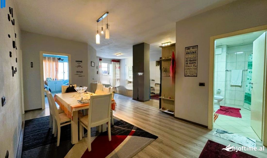 Shtepi ne shitje Apartament ne Tirane, 2+1, Mobilimi E mobiluar, Pagesa 135,000  Euro.