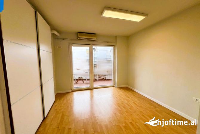 Ambient biznesi me qera 3+1 ne Tirane - 1,200 Euro