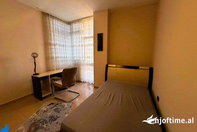 Shtepi me qera 2+1 ne Tirane - 700 Euro