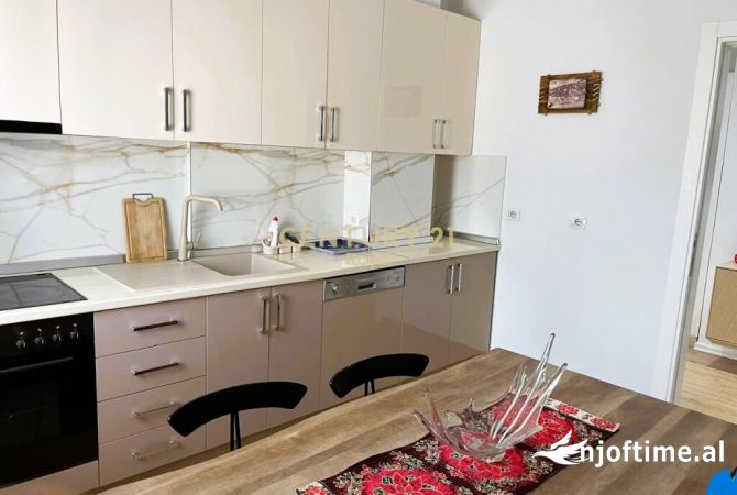 Shtepi me qera 2+1 ne Tirane - 800 Euro