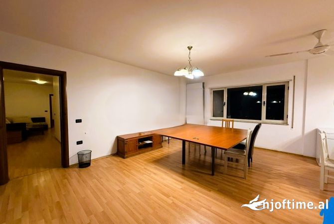 Ambient biznesi me qera 3+1 ne Tirane - 1,600 Euro