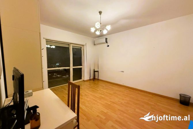 Ambient biznesi me qera 3+1 ne Tirane - 1,600 Euro