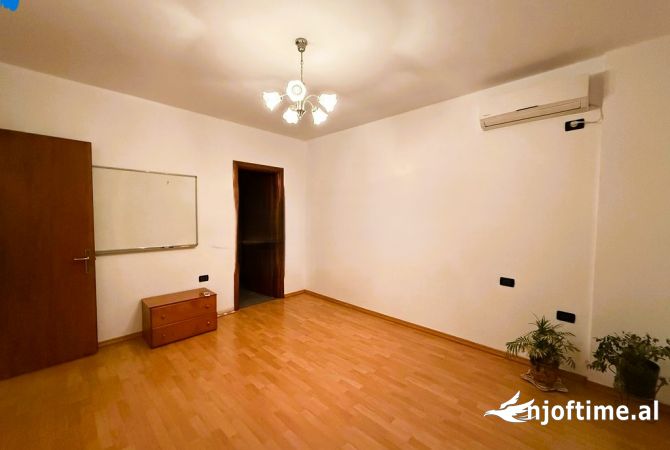 Zyre per Qira tek Rruga e Elbasanit