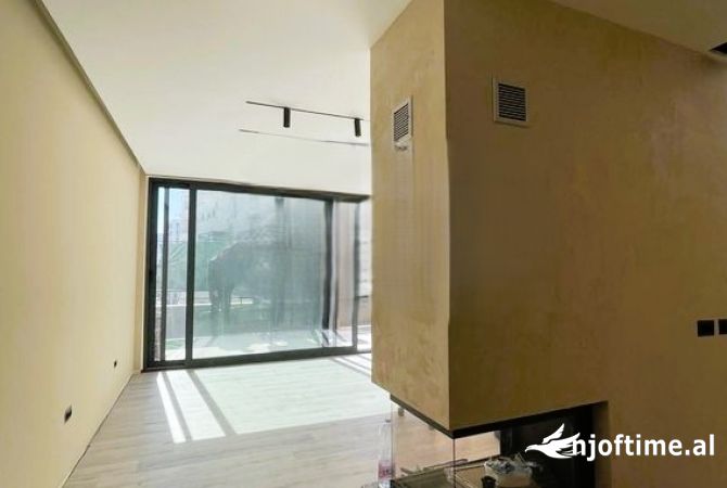Ambient biznesi me qera 3+1 ne Tirane - 1,300 Euro
