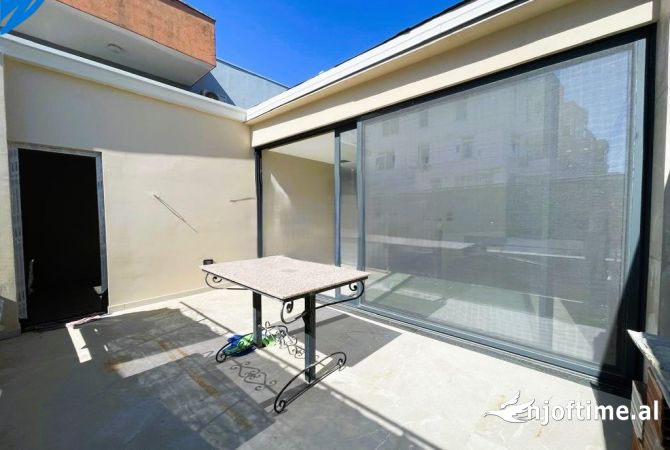 Ambient biznesi me qera 3+1 ne Tirane - 1,300 Euro