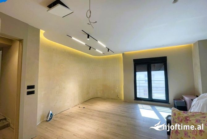 Ambient biznesi me qera 3+1 ne Tirane - 1,300 Euro