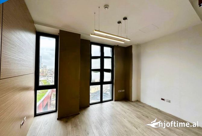 Ambient biznesi me qera 3+1 ne Tirane - 2,500 Euro