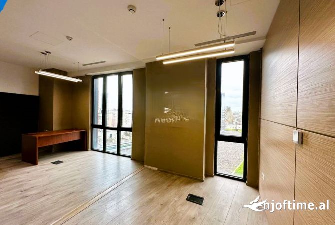 Ambient biznesi me qera 3+1 ne Tirane - 2,500 Euro