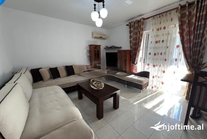 Shtepi ne shitje Apartament ne Tirane, 2+1, Mobilimi E mobiluar, Pagesa 176,000  Euro.