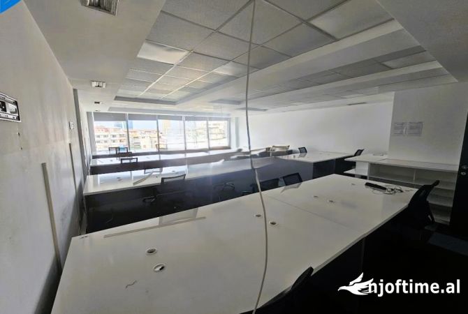 Ambient biznesi me qera 3+1 ne Tirane - 3,150 Euro