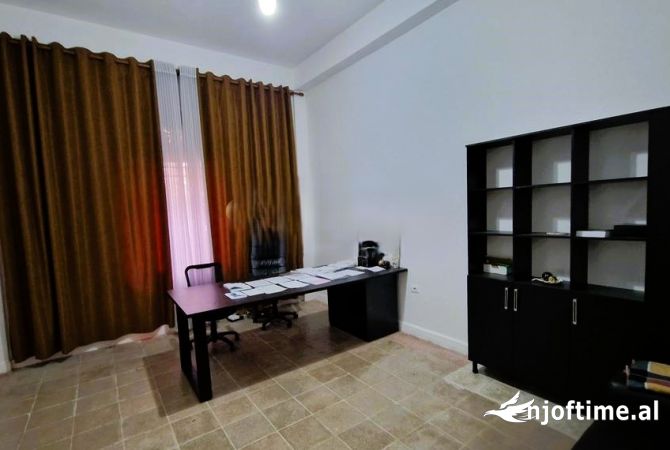 Ambient biznesi me qera 3+1 ne Tirane - 1,400 Euro