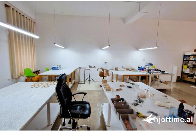 Ambient biznesi me qera 3+1 ne Tirane - 1,400 Euro