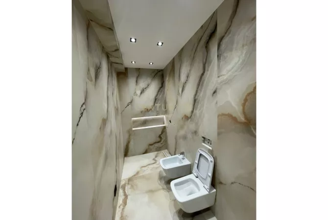 AMBIENT ZYRE ME QIRA, PRANE RADISSON HOTEL, LIQENI I THATE